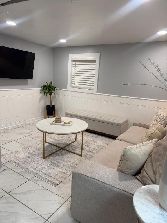 Cozy 2br Stay 15 Min to Downtown Chicago - B&B Cícero