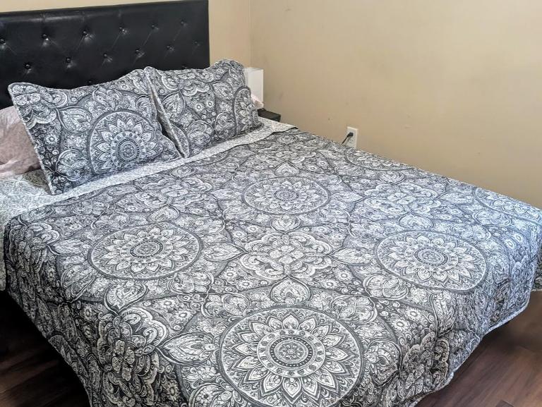 Blessfull Refuge Palatka - Solo Guest Room - Shared Bath - Shared Guest House - B&B Palatka