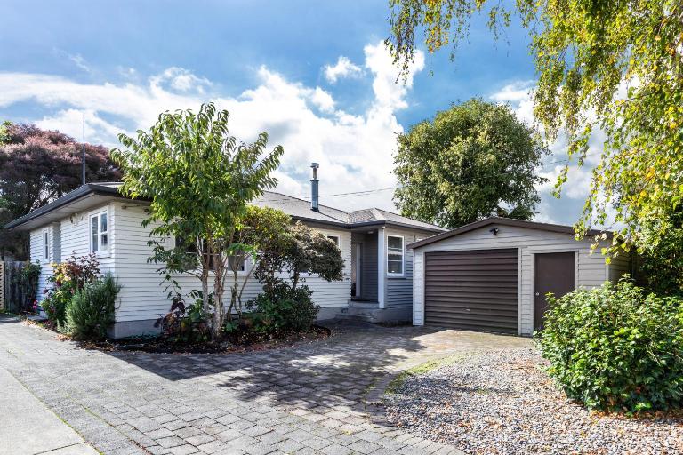 Central Taupo Getaway by Aotearoa Escapes - B&B Taupo
