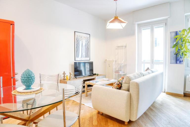Bright Apartment in Sempione - Steps from Arco Della Pace - Bed and Breakfast Milaan