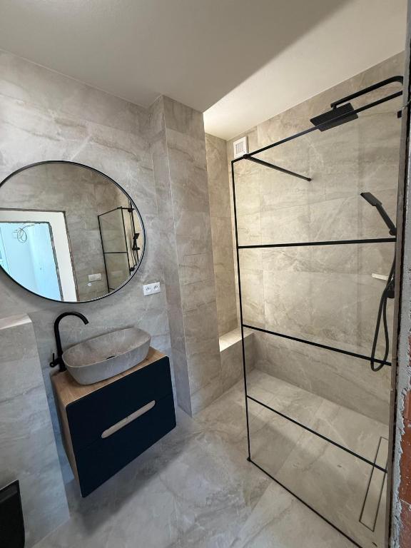 Moderný byt so záhradou a parkovaním - B&B Trenčín