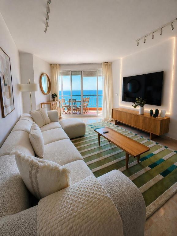 Modern beachfront apartment 2 Bdrm , incredible views - Bed and Breakfast Estepona