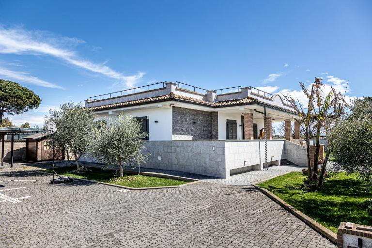 Mediterranean Retreat - Villa & Private Garden - B&B Torvaianica