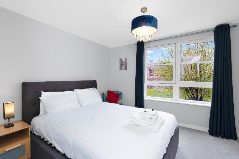Spacious 4BR City Centre Apartment w/ Free Parking - B&B Edinburgh
