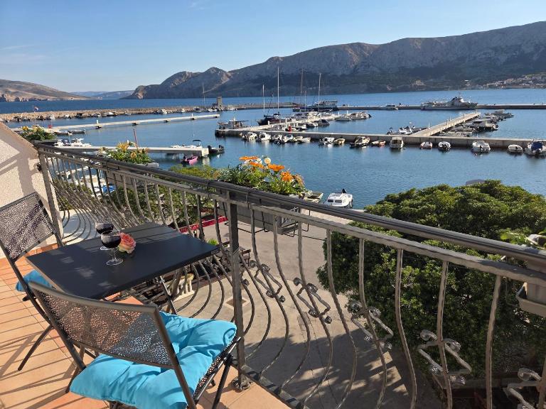 Apartment Borna - Bed and Breakfast Baška