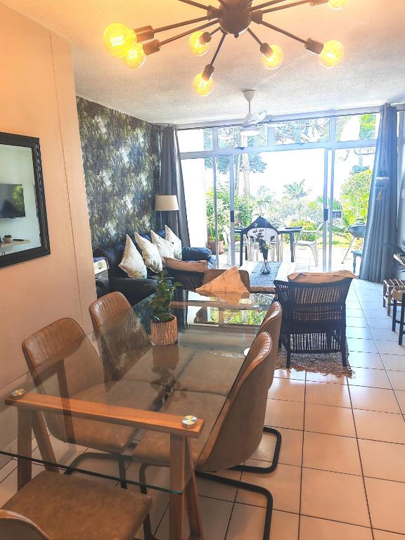 Oceanfront- SPECIALS- On Main Beach- Families - Ferienwohnung eMdloti
