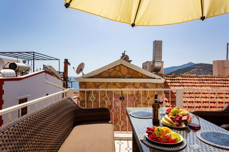 Westcoast Kalkan Suites 2-bedroom Townhouse located heart of Kalkan Old Town - B&B Kalkan