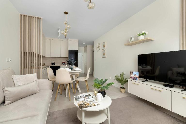 Air-Conditioned Apartment with Parking and Balcony by Noclegi Renters - B&B Krakow