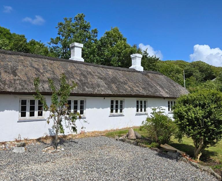 Hobbit House in Ydby, Thy - Bed and Breakfast Tvolm