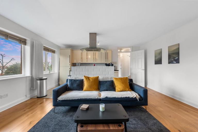 Riverside 2BR | Thames View Near Canary Wharf - B&B London