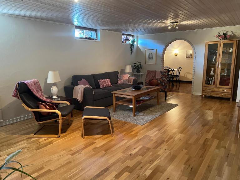 Egen lägenhet i villa - Åby centrum - B&B Åby