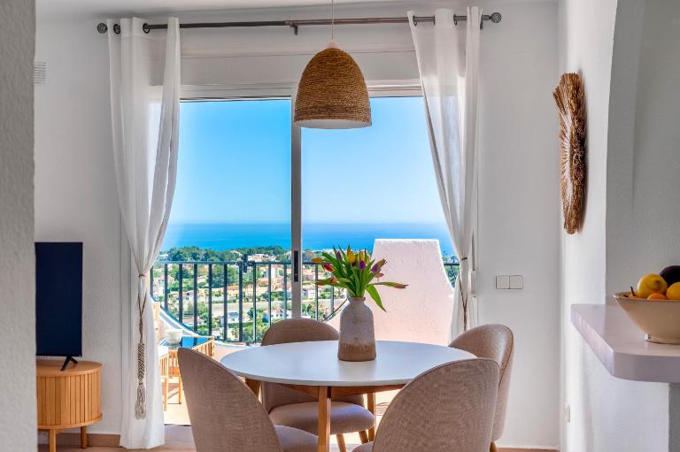 Casa Bellevue, Pools, Terrace, Views - B&B Calpe