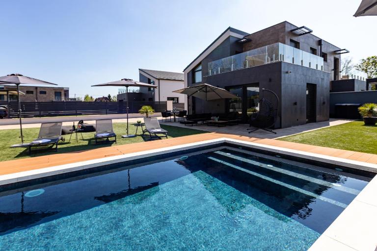 Villa Porta Verde - Private Pool and Jacuzzi - Bed and Breakfast Balatonalmádi