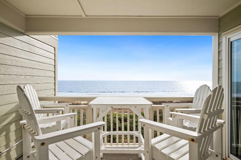 Beach Retreat by Oak Island Accommodations - B&B Oak Island