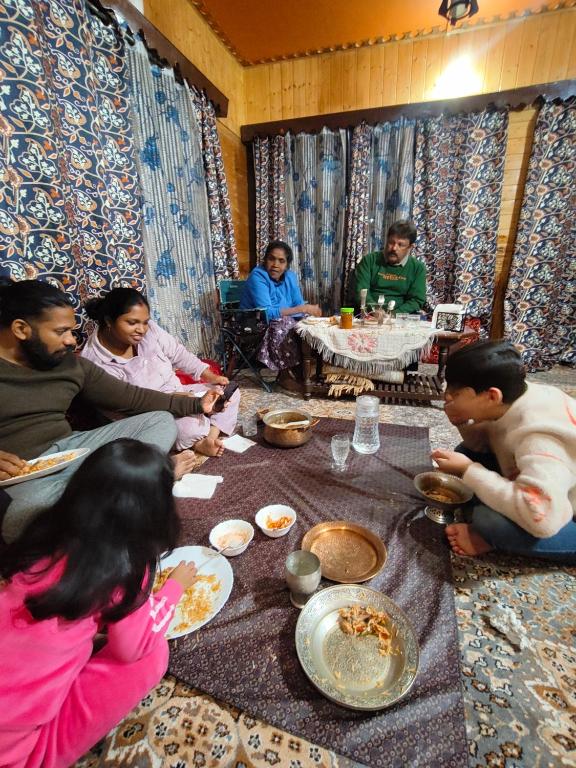 Minnat Home Stay - B&B Srinagar