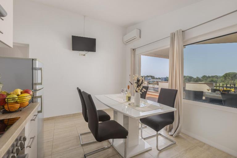 Peacefull Apartment with Garden and Barbeque - Bed and Breakfast Biograd na Moru