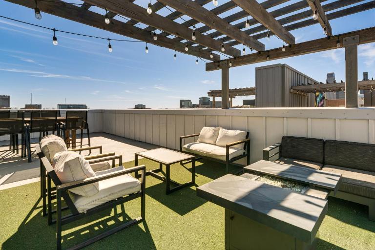 Work & Play! Gem w/ Fire Pit, 3 Mi to Dtwn Dallas - Ferienwohnung Dallas