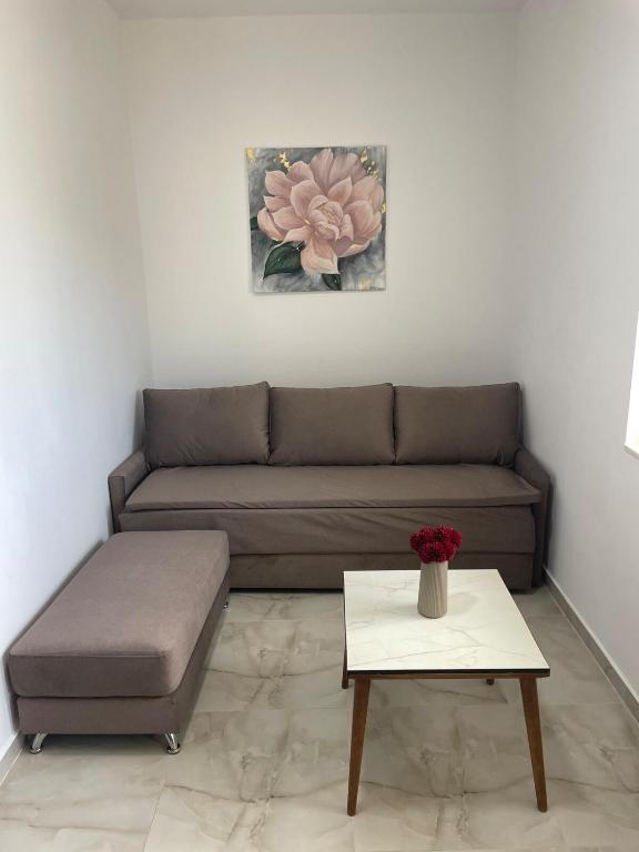 Santorini Drimadh Apartment - B&B Gjalicë