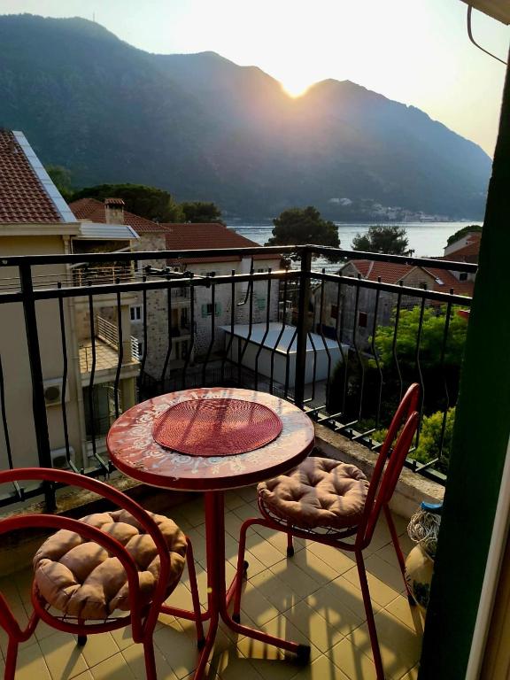 Sunshine Apartment - B&B Dobrota