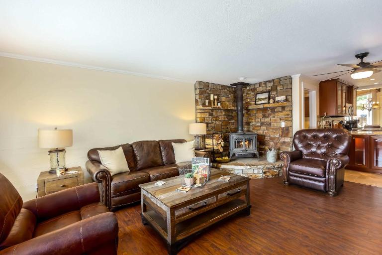 Broken Bow Getaway Pet Friendly Midtown - B&B Bend