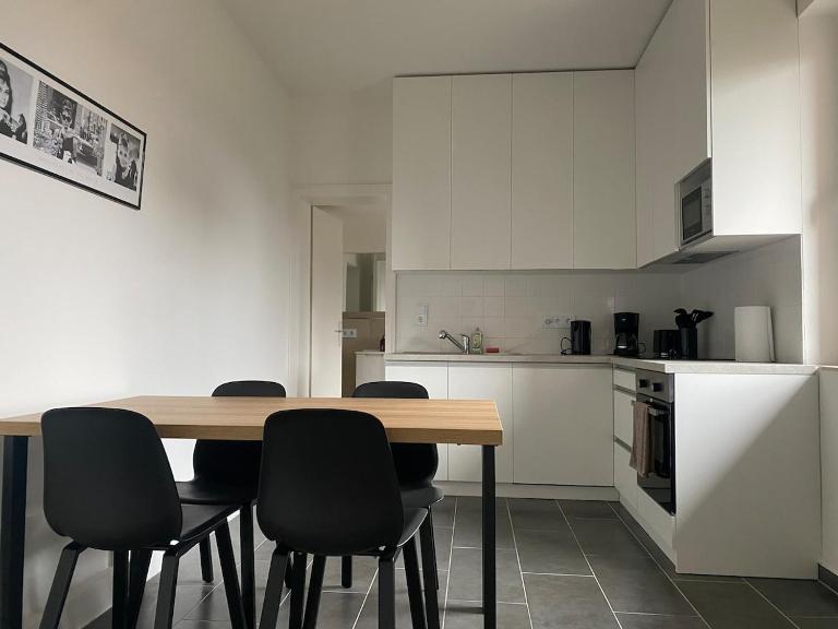 Stefans Apartments A - 20 min bis DD Messe und Flughafen inkl Parkplatz - B&B Willich