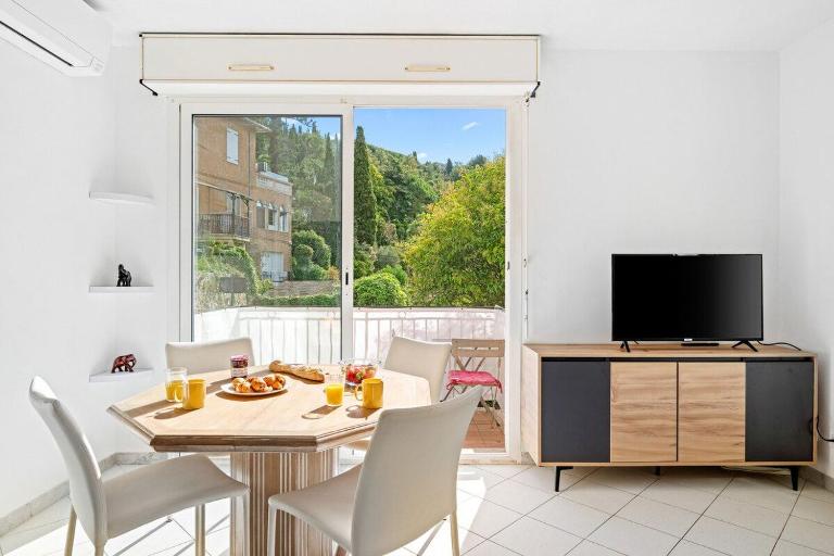 VILLA JULIA Calme Spacieux - Parking Privé - Clim - B&B Menton
