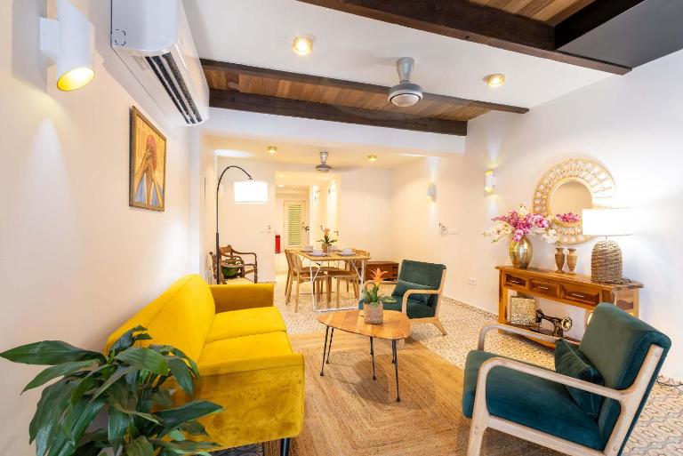 Casa Magnolia - Stylish 3-Level City House - Bed and Breakfast Willemstad