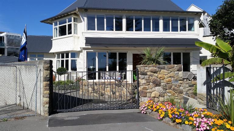 Cave Rock Guest House - B&B Sumner
