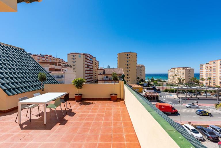 WintowinRentals Penthouse Ideal for Families in Torrox Costa - B&B Torrox Costa