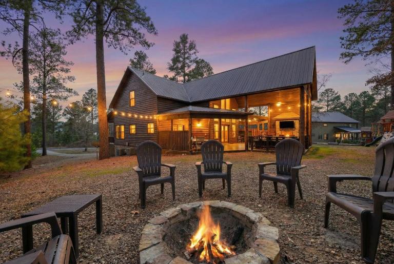 Twisted Mane prime location - family friendly - B&B Broken Bow