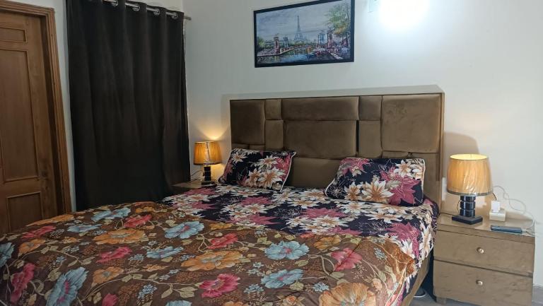 F-10 2 Bed Apartment Central - Chambres d'hôtes Islamabad