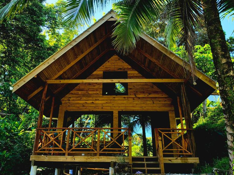 The Pause Ecocabins - Bed and Breakfast Bocas del Toro
