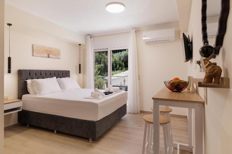 Plaka Studios 3 - Ferienwohnung Benítses