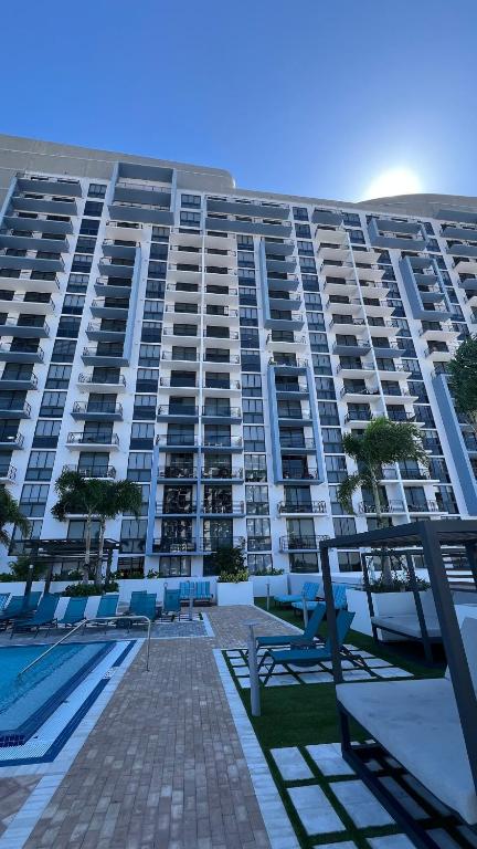 Free Parking Entire condo in Dawntown Doral - Bed and Breakfast Miami