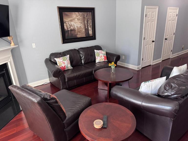 Modern Haven 2 bedroom Home & Loft Retreat - B&B Gastonia
