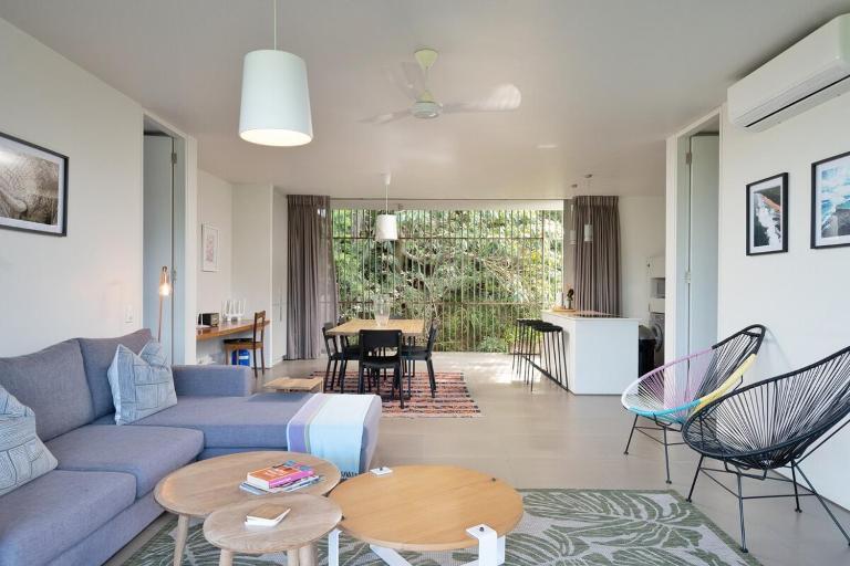 Modern apartment on exclusive Dunkirk Estate - B&B Sheffield Beach