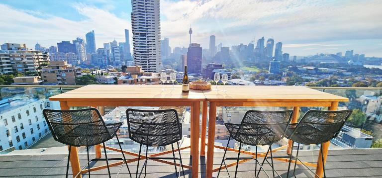 Spectacular City Living in Iconic Top of the Town - Bed and Breakfast Sydney
