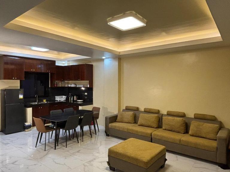 Three Bedrooms Two Storey Home with Parking - Chambres d'hôtes Santa Rosa