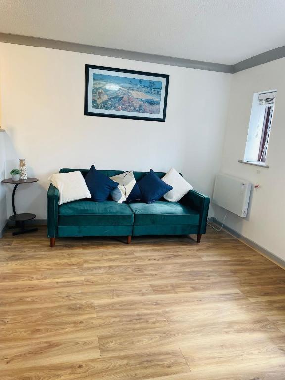 Coastal Flat Steps to Beach Relaxing Escape - B&B Kent