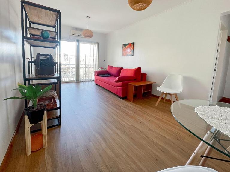 Charming 2-Bedroom Apartment with City View in Buenos Aires - Chambres d'hôtes Buenos Aires