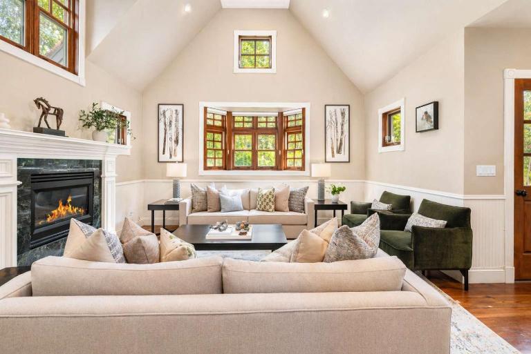 Updated Spacious Home w AC & Hot Tub Walk to Town! - B&B Aspen