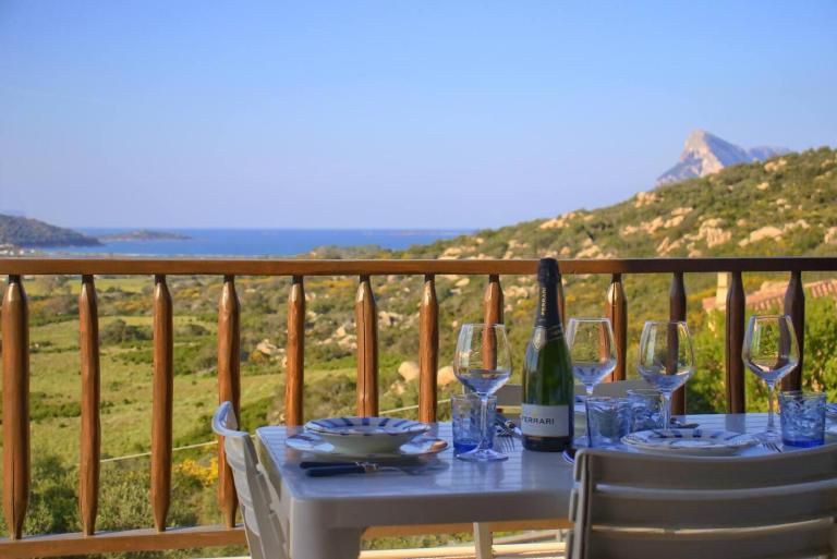 Le Terrazze Apartment - 5 min. to the beach - Chambres d'hôtes Monte Petrosu