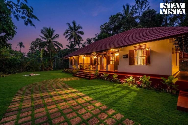 StayVista at Aarzzu with Lawn & Pet Friendly - B&B Chēgādi