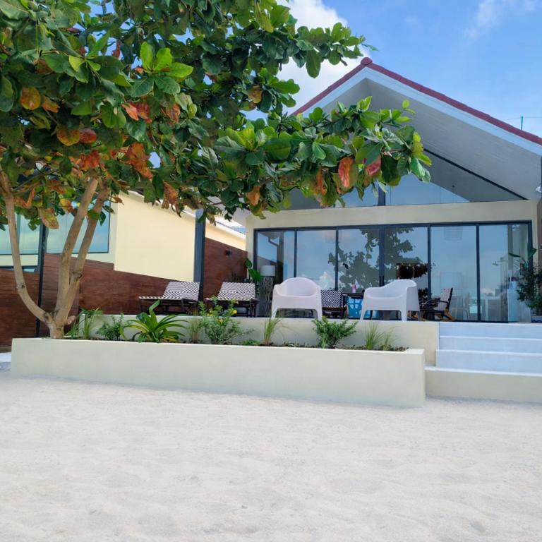 Sarana Beach Front Villas - Bed and Breakfast Ko Samui