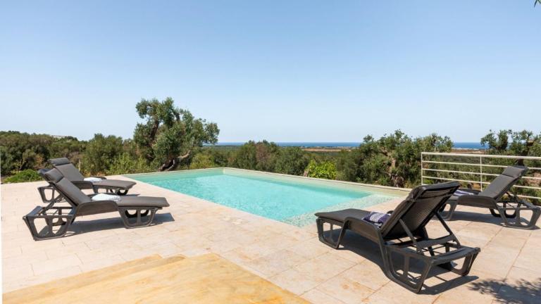 The Ridge House with Sea View by Rentbeat - Chambres d'hôtes Carovigno