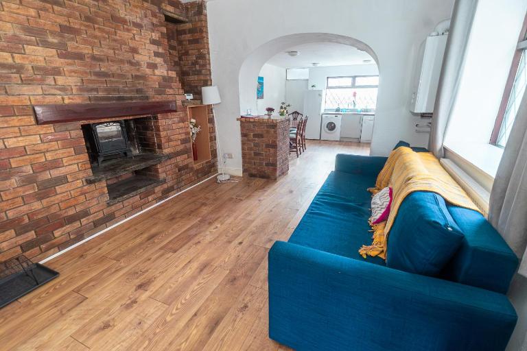 Bridgend 4BR House on Morfa St with Parking - B&B Bridgend