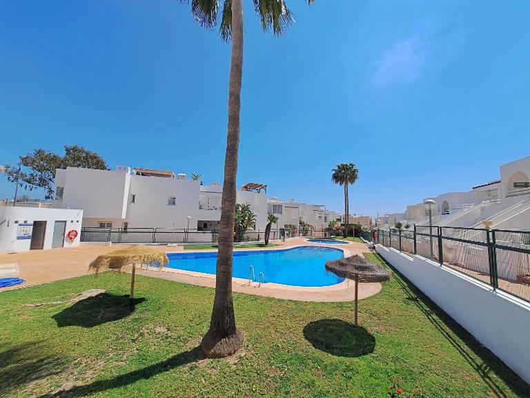 J Palomares - Apartamento con jardin privado y parking - B&B Palomares