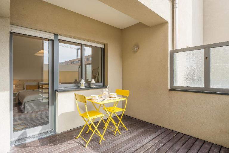 Lemon Beach-Bright Apt 3min to Beach & Metro - Chambres d'hôtes Matosinhos