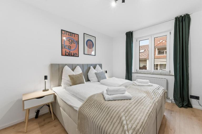 LudwigsCozyEscape - Helles Design-Apartment am Residenzschloss, 6 Gäste, SmartTV in jedem Zimmer, Highspeed WLAN, Workspace, 24h Self Check-in, Parkplatz 2 Min - B&B Ludwigsburg