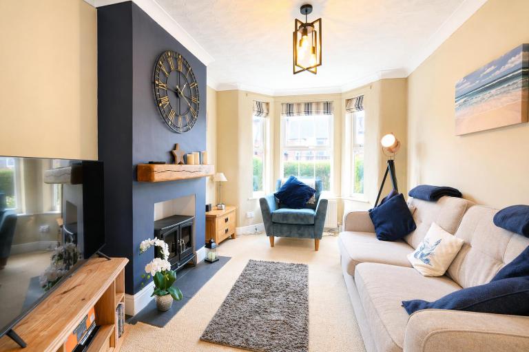Dog-Friendly Seaside Cottage for 5 by Pakefield Beach - B&B Pakefield